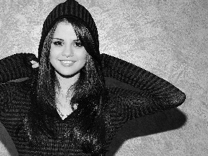 smiling, Selena Gomez