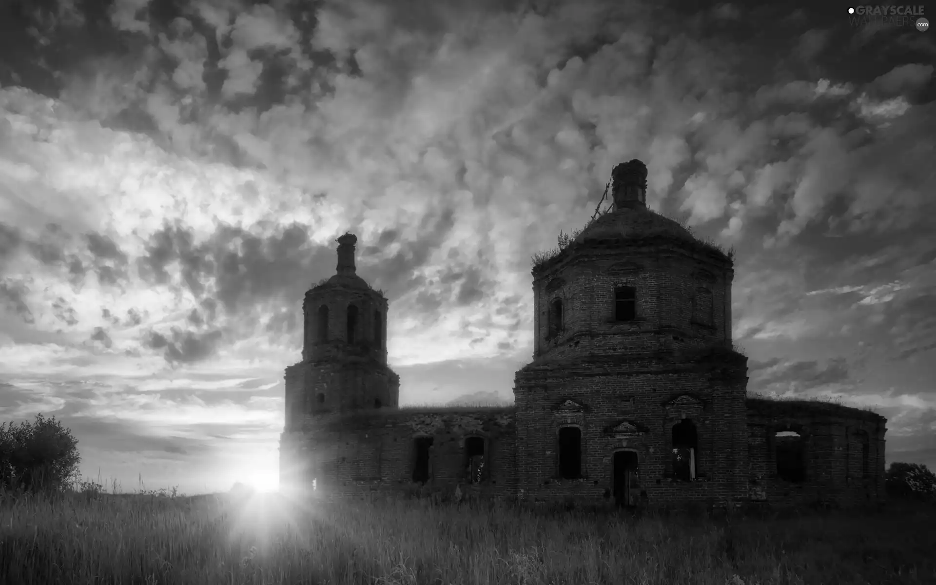 rays of the Sun, clouds, Cerkiew, ruins, House