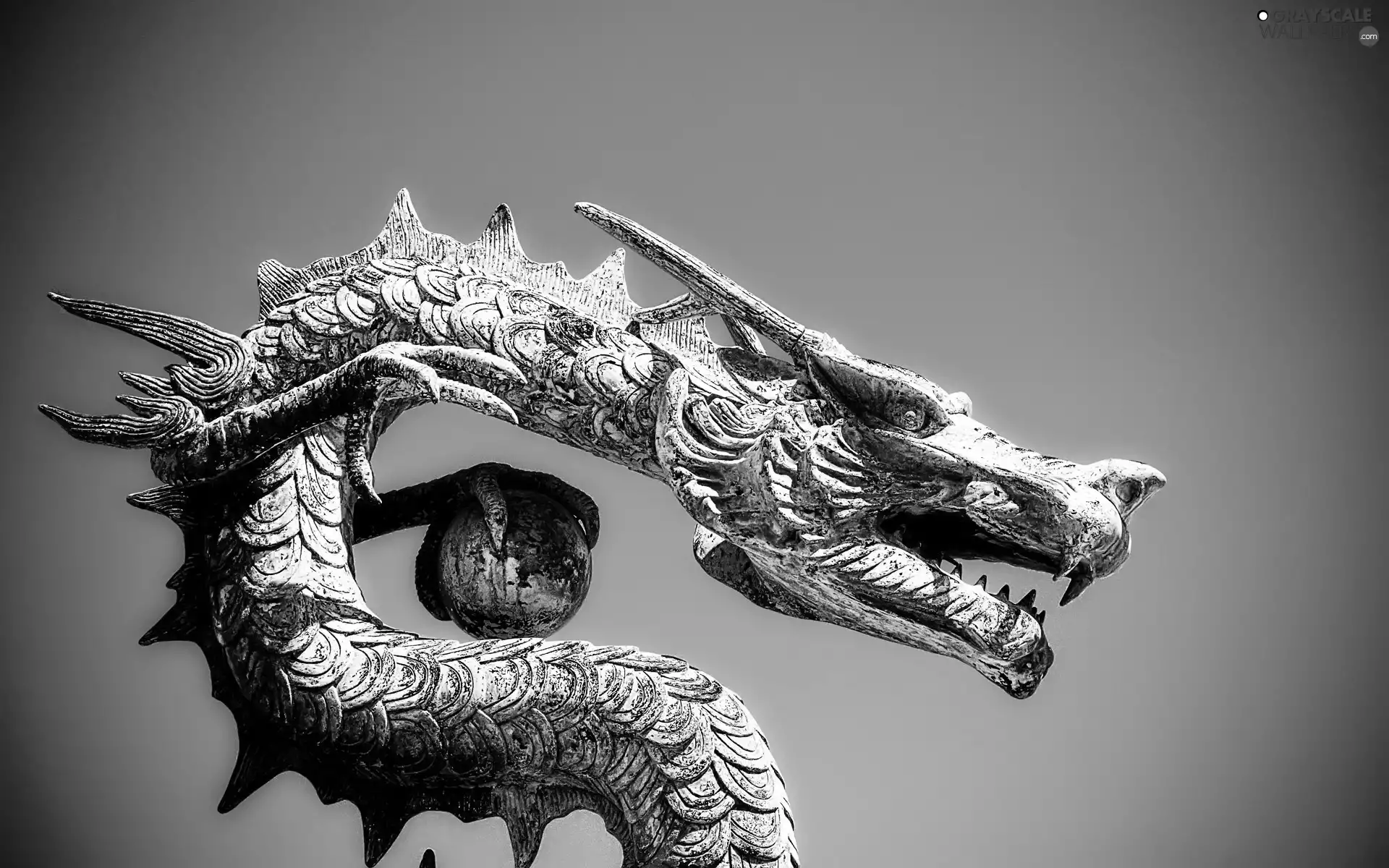 Dragon, Statue monument