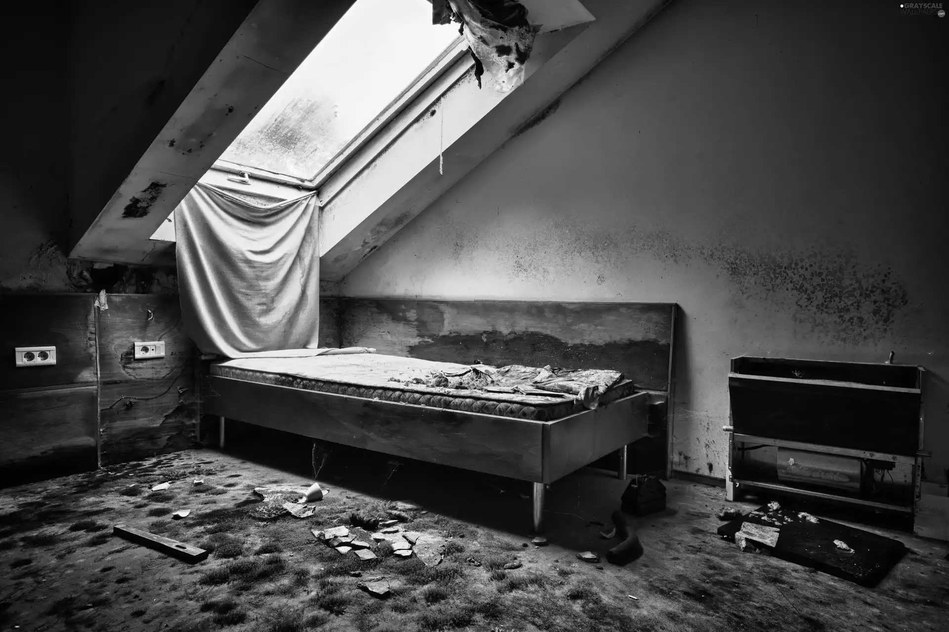 White Bed, Neglected, Room