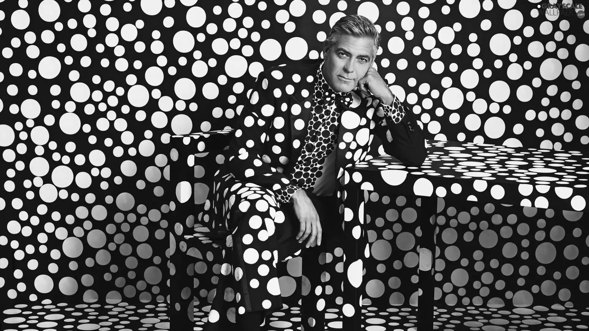 George Clooney, background, spots, costume