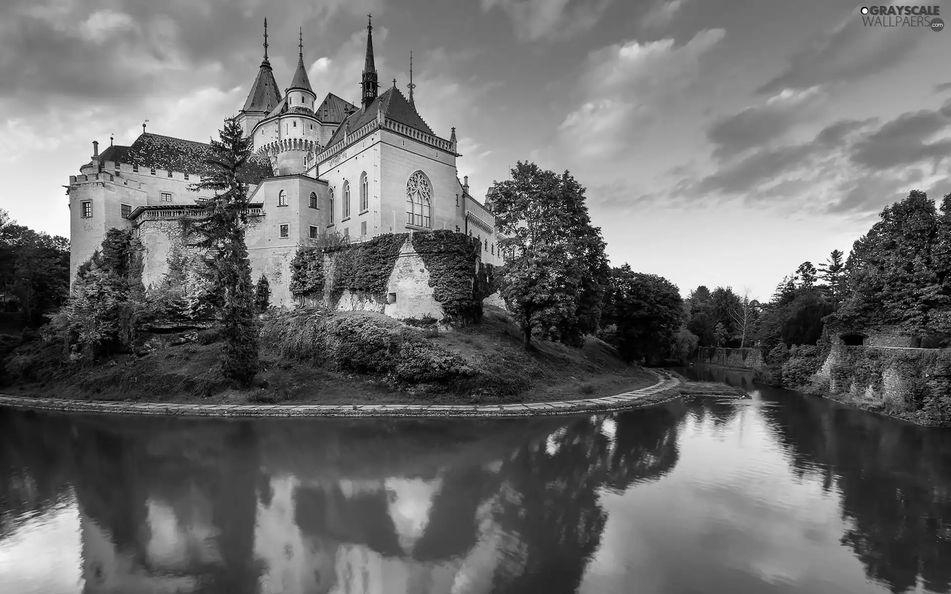 viewes, Castle in Bojnice, bojnice, Slovakia, clouds, trees
