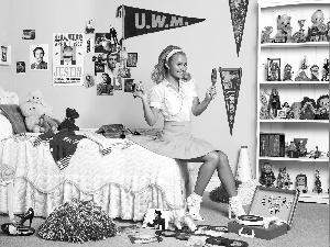 Hayden Penettiere, Schoolgirl, actress, Room