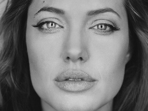 Angelina Jolie, face