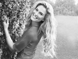 Bar Refaeli, Smile