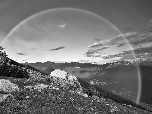 Meadow, Mountains, boulders, Przebijające, luminosity, Great Rainbows, sun, flash, ligh