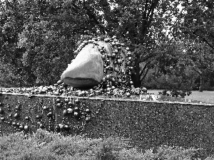 Grain Epitaph of Life, citadel, Pozna?, sculpture