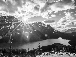 Banff National Park, Peyto Lake, forest, Sky, Province of Alberta, Canada, rays of the Sun, Mountains, clouds