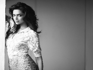 Deepika Padukone, brunette