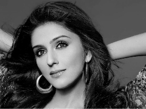 Aarti Chabria, ear-ring
