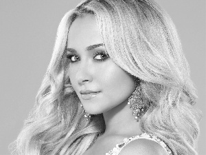 Hayden Panettiere, ear-ring