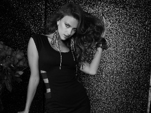 Irina Shayk, ear-ring