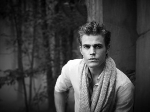 Paul Wesley, head-dress