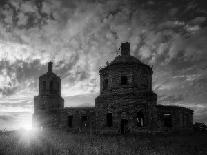 rays of the Sun, clouds, Cerkiew, ruins, House