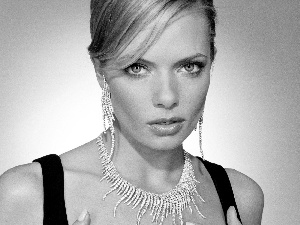 Jaime Pressly, Necklace