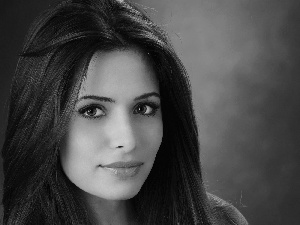 Sarah Shahi, Women, make-up