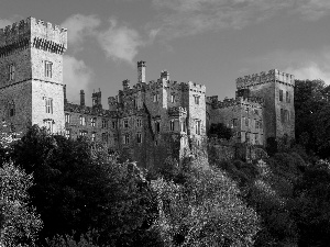 Castle, Monument