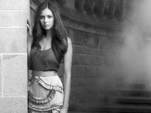 Nina Dobrev