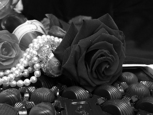 Pearl, pralines, roses