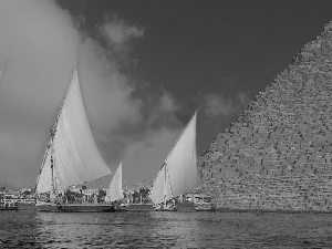 Pyramid, Sailboats