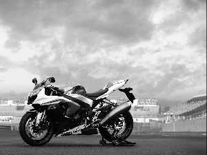 Suzuki GSX R 1000, square, Sky