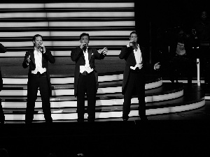 Il Divo, Scene, tails, performance