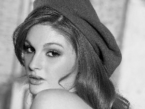 Beret, Faye Reagan, The look