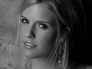 ear-ring, Maggie Grace, The look