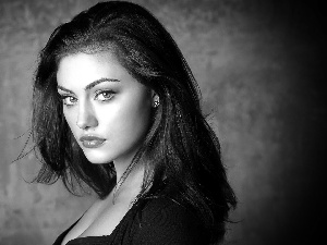 Phoebe Tonkin, The look