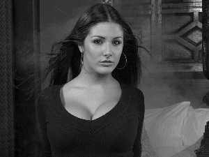 ear-ring, lucy Pinder, tunic