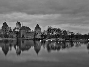 Lithuania, Trakai Castle, bridge, twilight, Galve Lake, Trakai