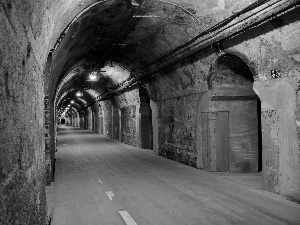 Way, Floodlit, tunnel