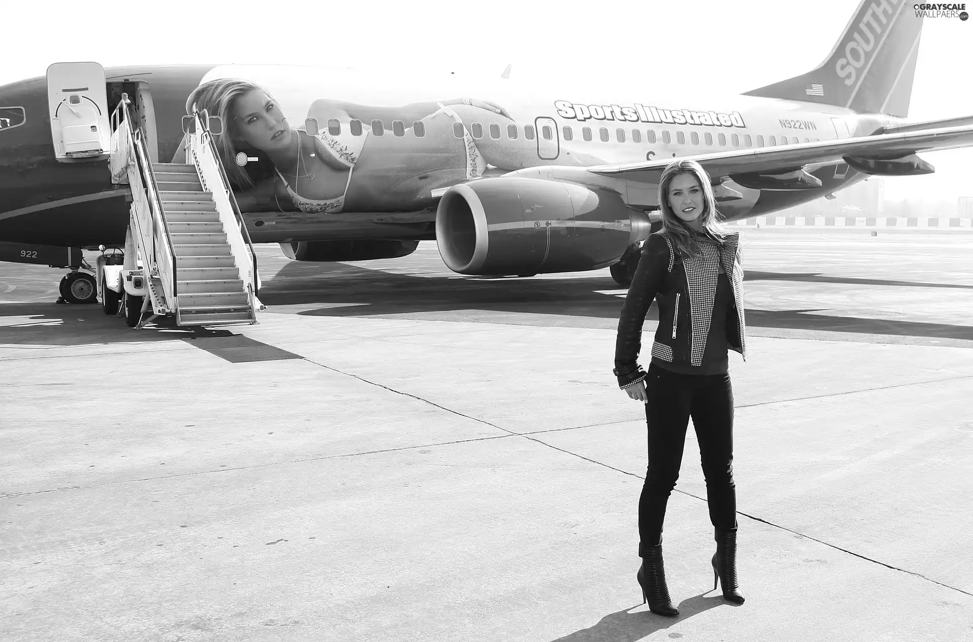 Bar Refaeli, plane