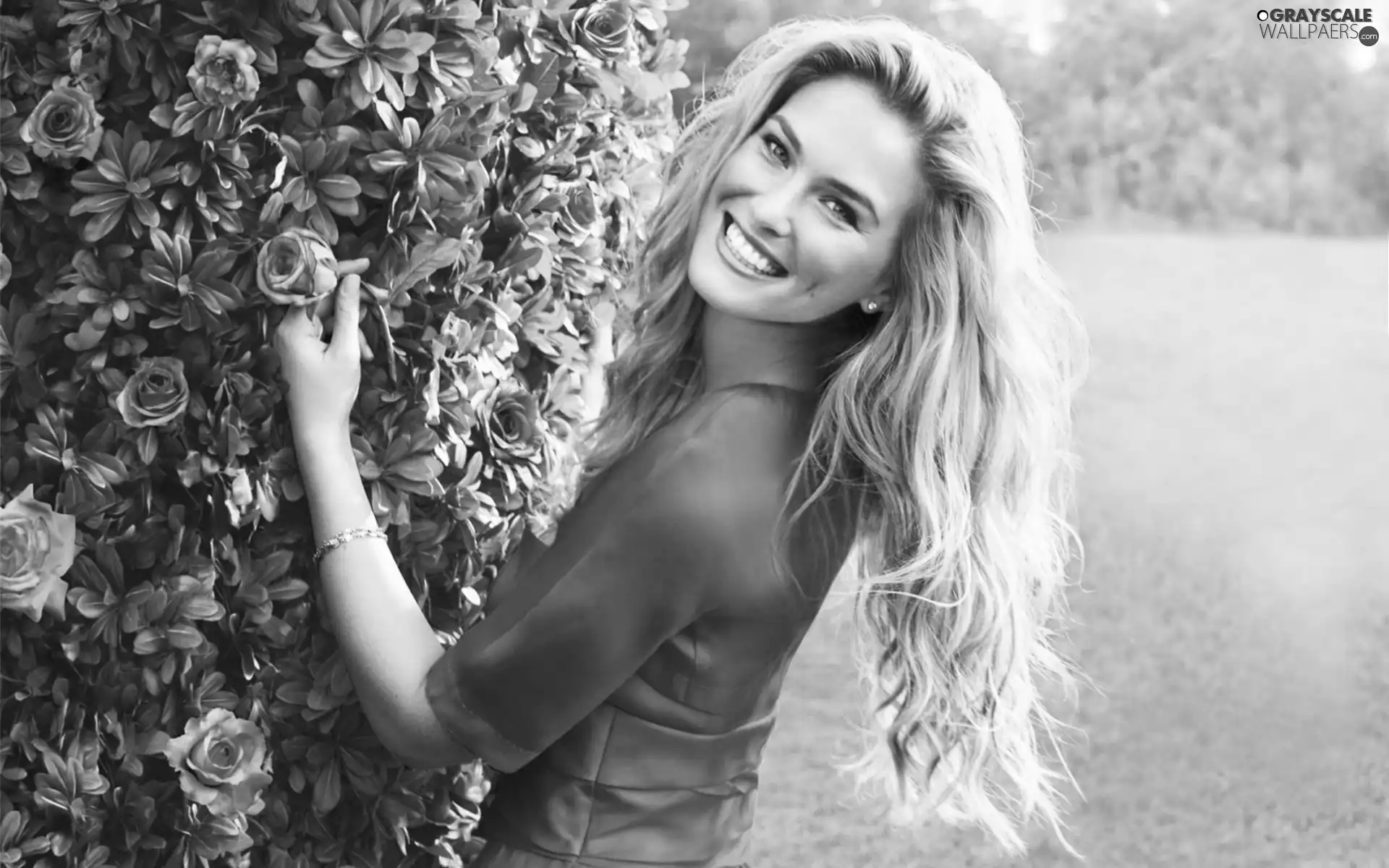 Bar Refaeli, Smile