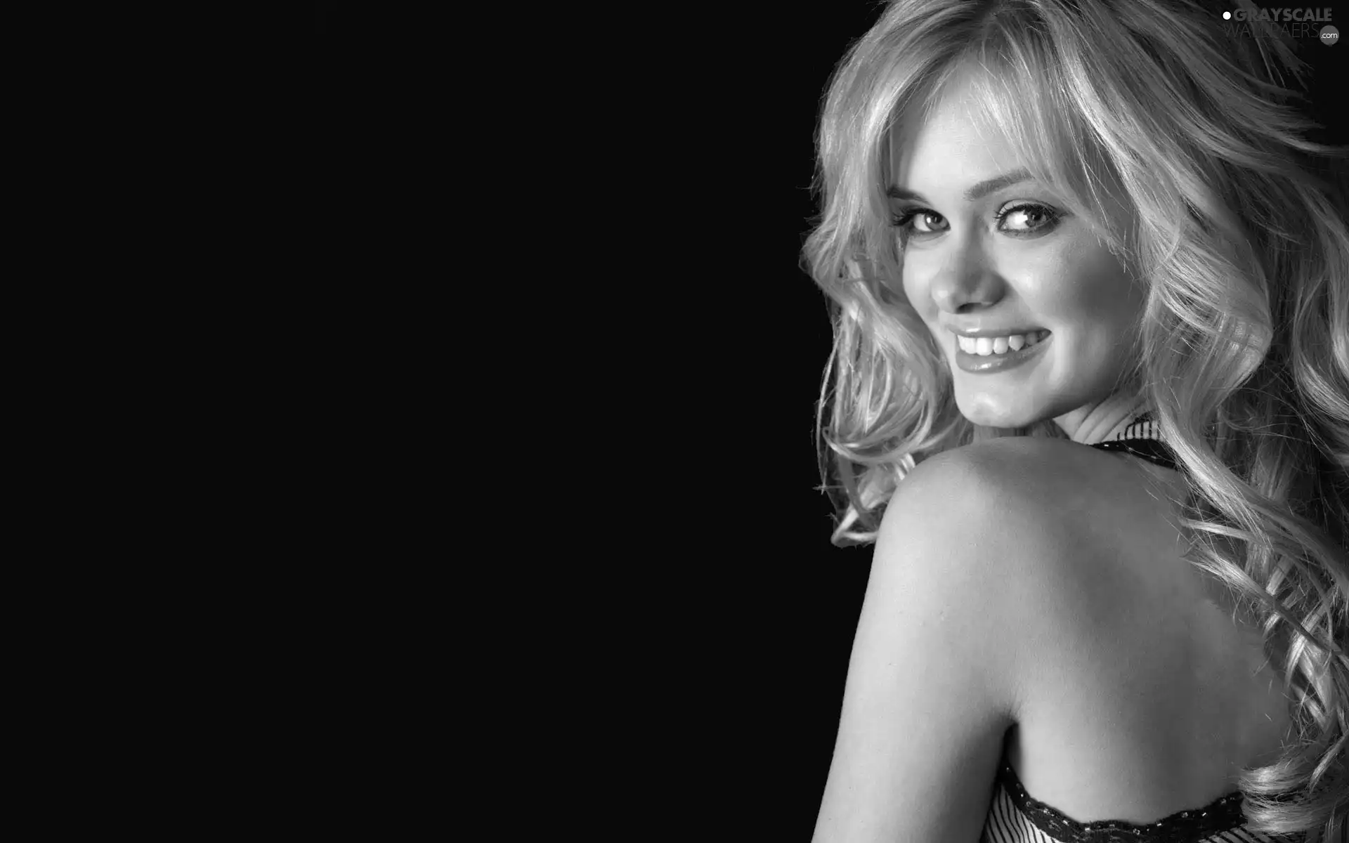 Smile, Sara Paxton, Blonde