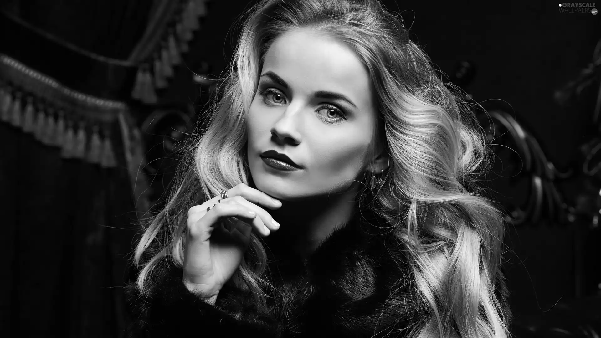 Blonde, longhaired, Women