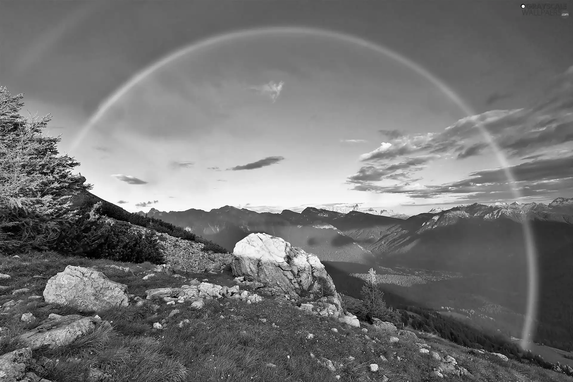 Meadow, Mountains, boulders, Przebijające, luminosity, Great Rainbows, sun, flash, ligh