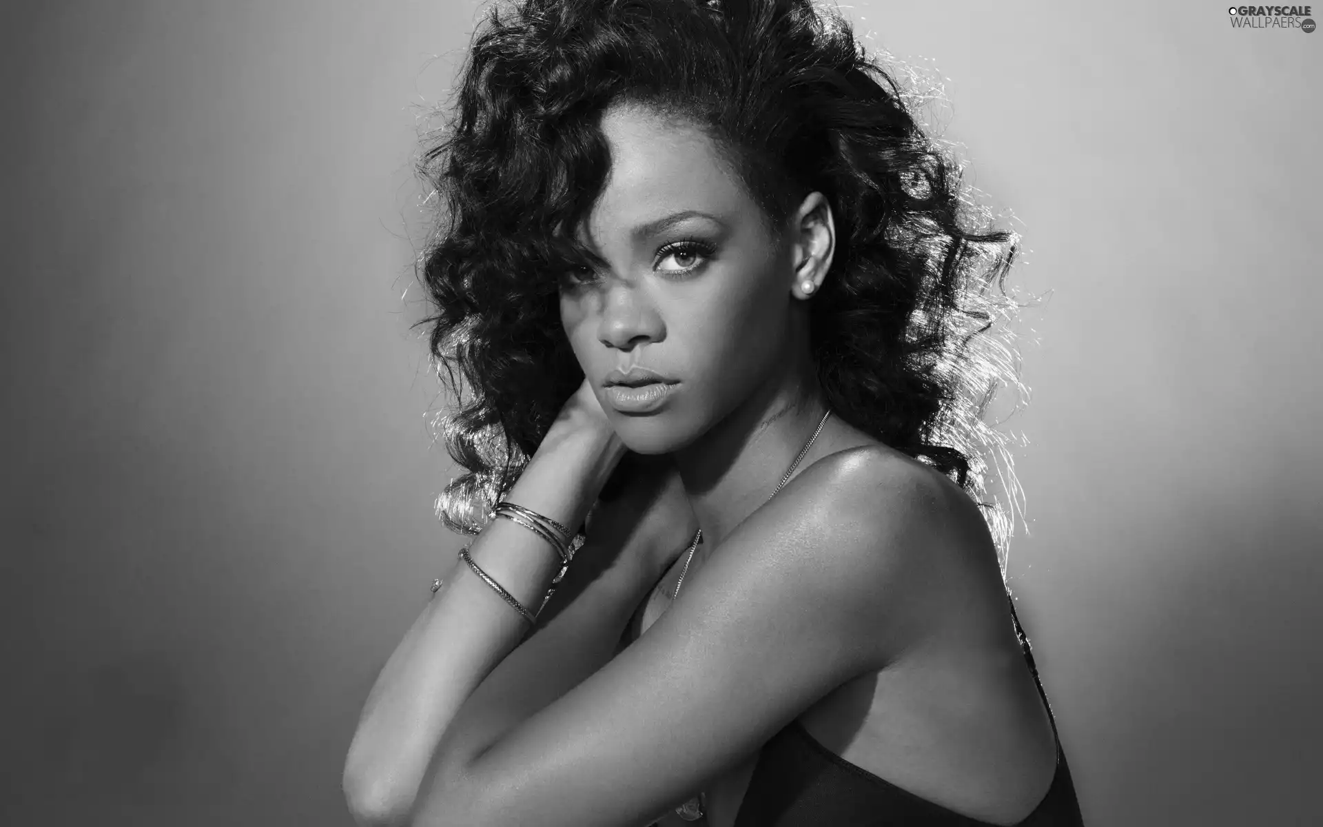 Robyn Rihanna Fenty, brunette