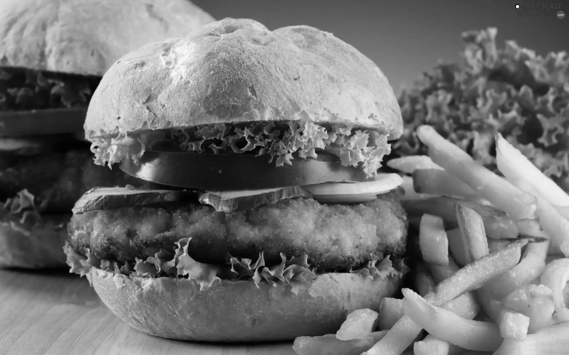 chips, hamburger, lettuce