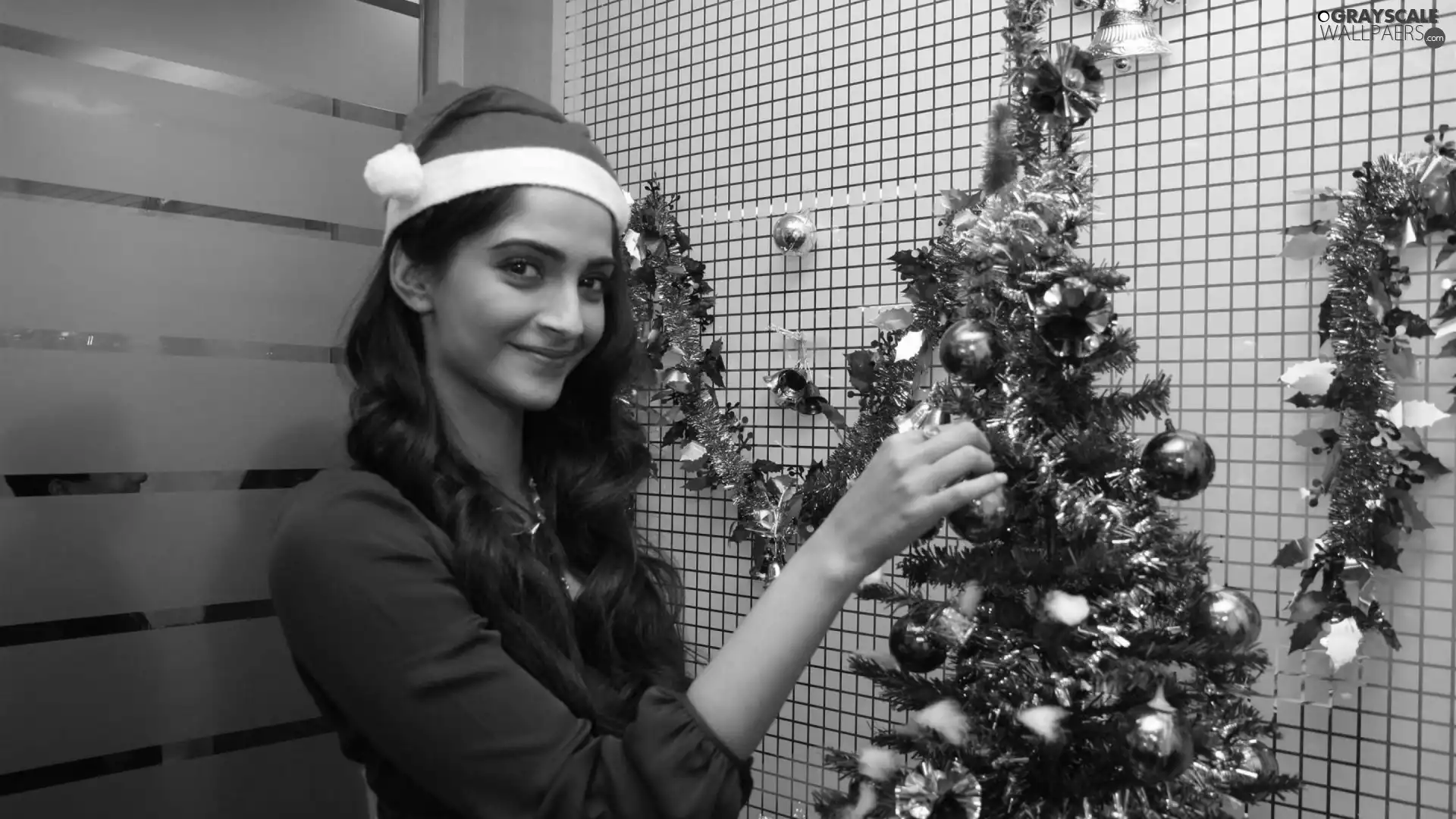 Sonam Kapoor, Nicholas, christmas tree, Hat