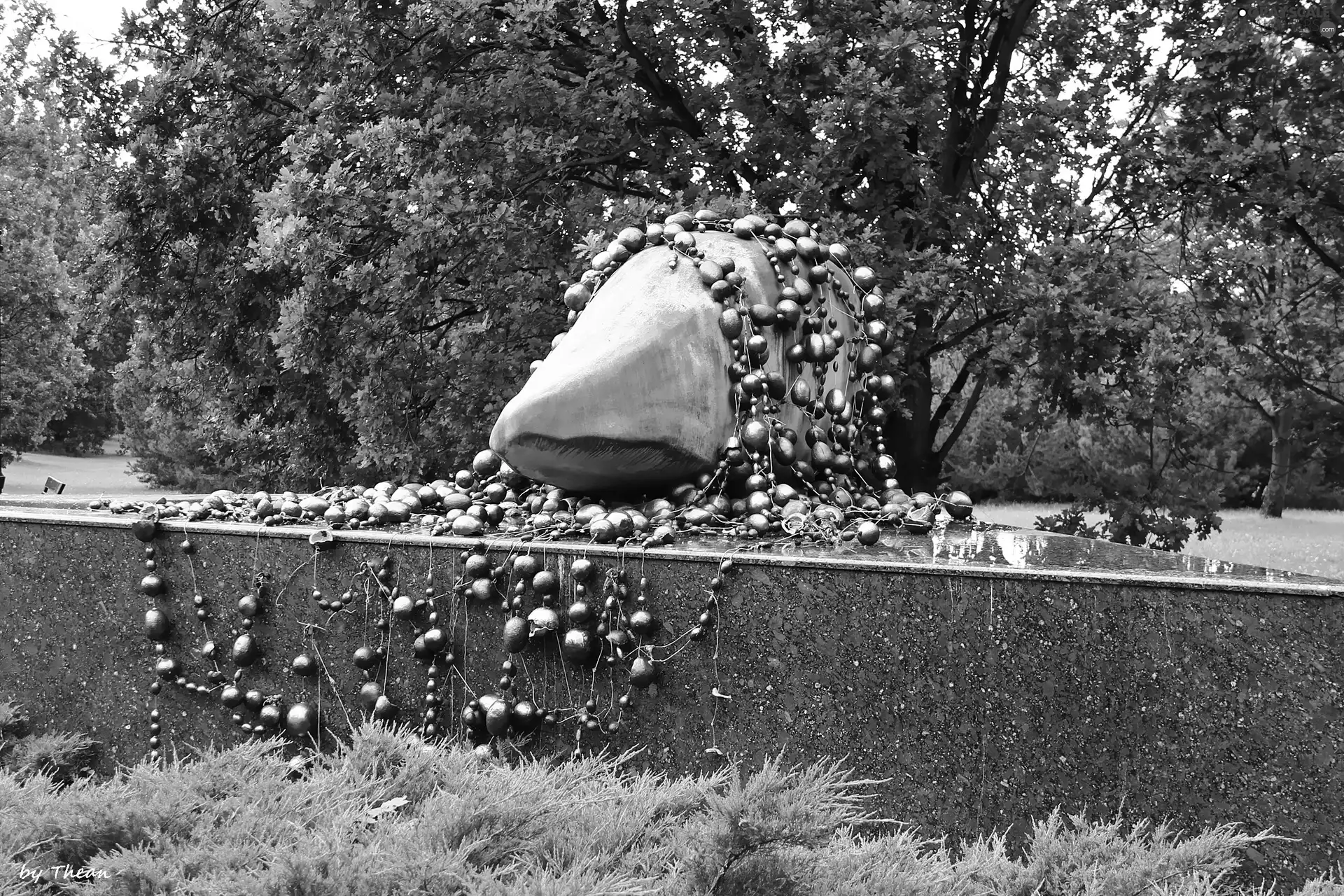 Grain Epitaph of Life, citadel, Pozna?, sculpture