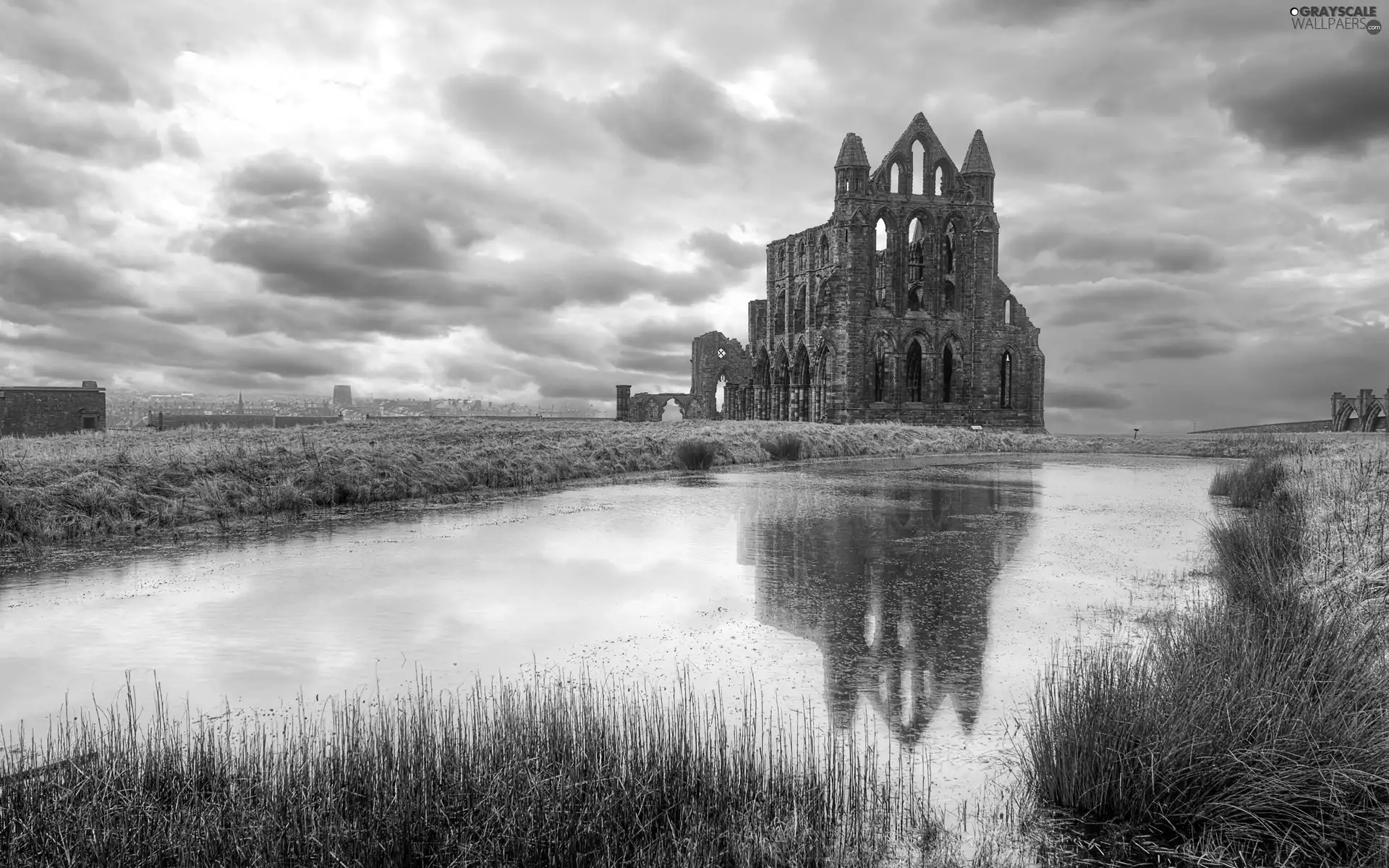 clouds, England, castle, Pond - car, ruins