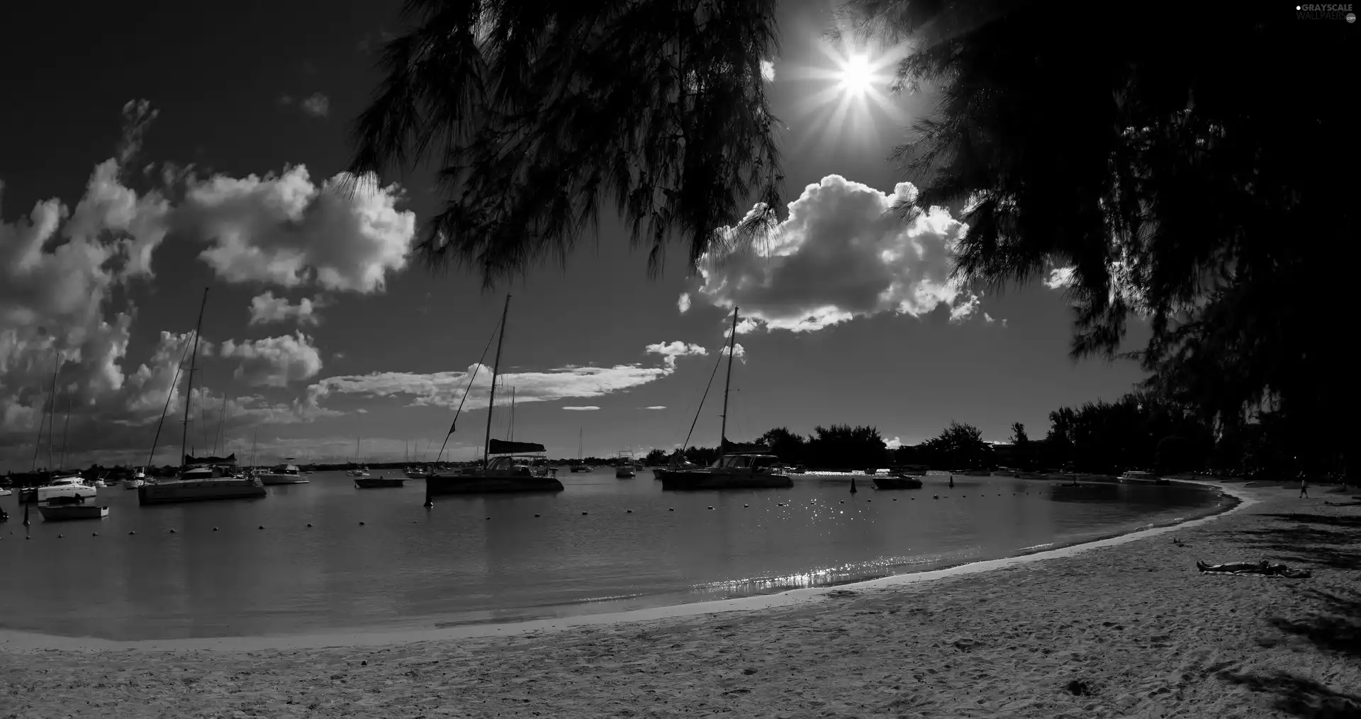 clouds, Coast, Sailboats, Beaches, rays of the Sun, Boats