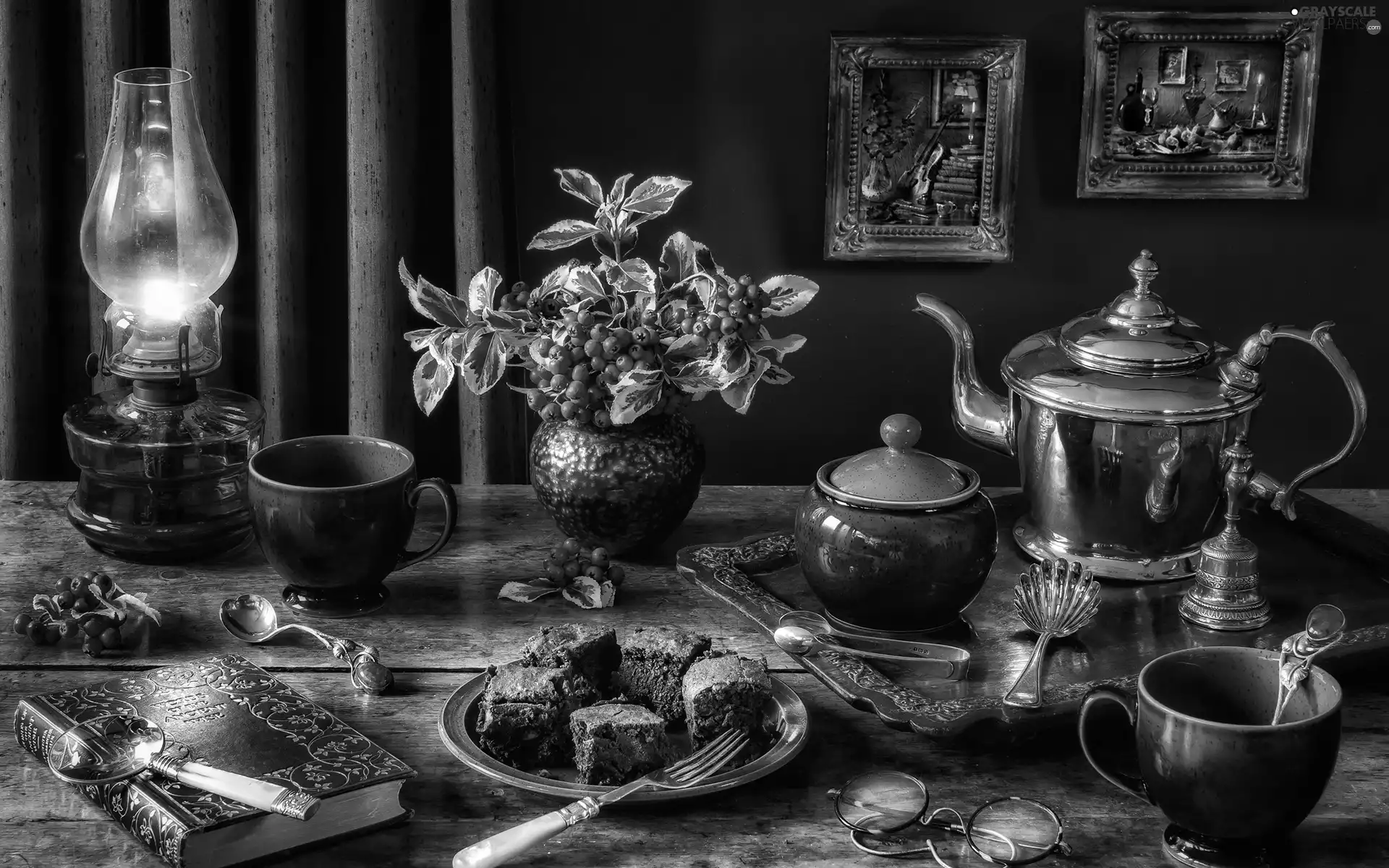 Vase, Oil Lamp, Plant, cake, Cans, composition, sugar-bowl, Paintings, kettle