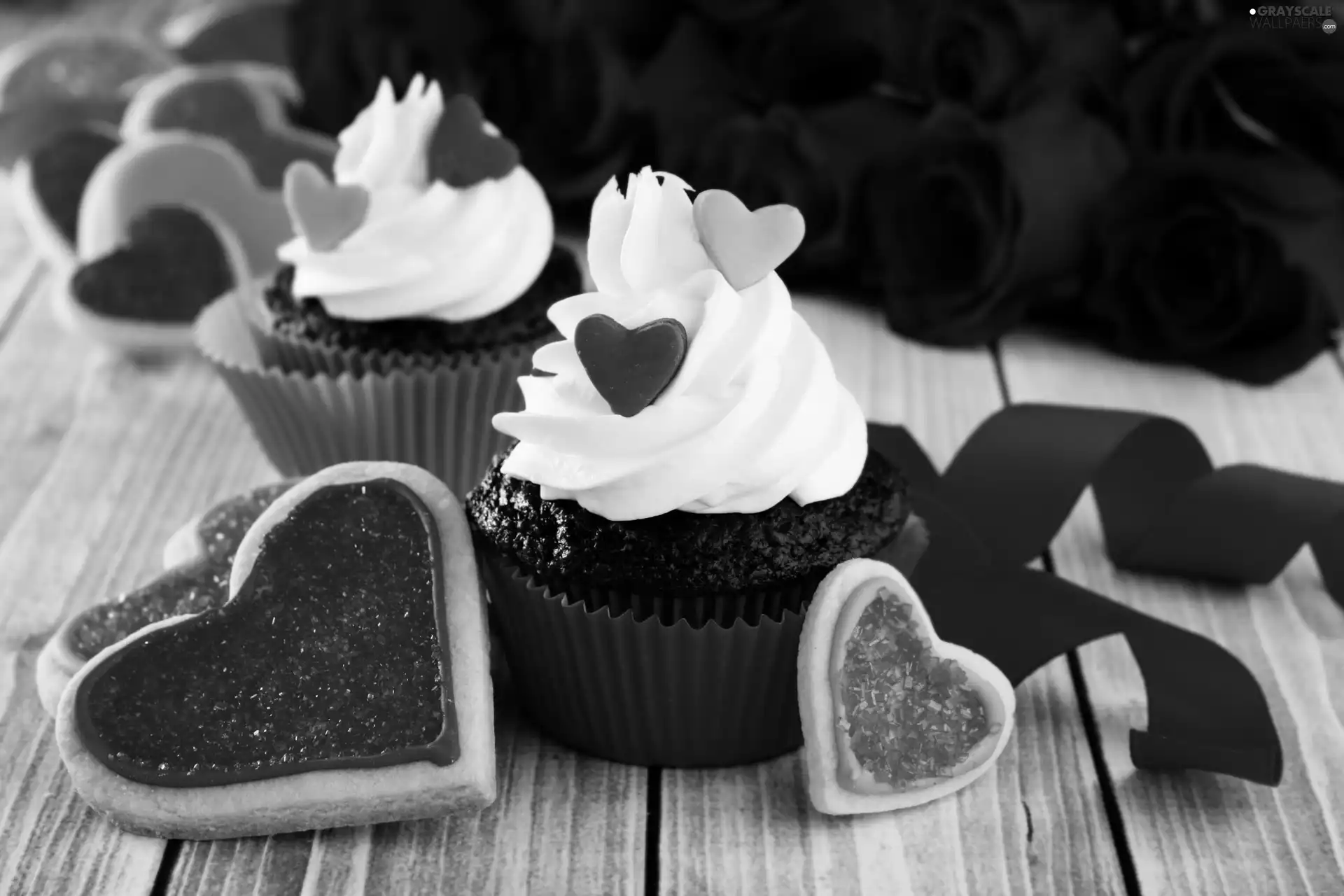 Muffins, cookies, ribbon, cream