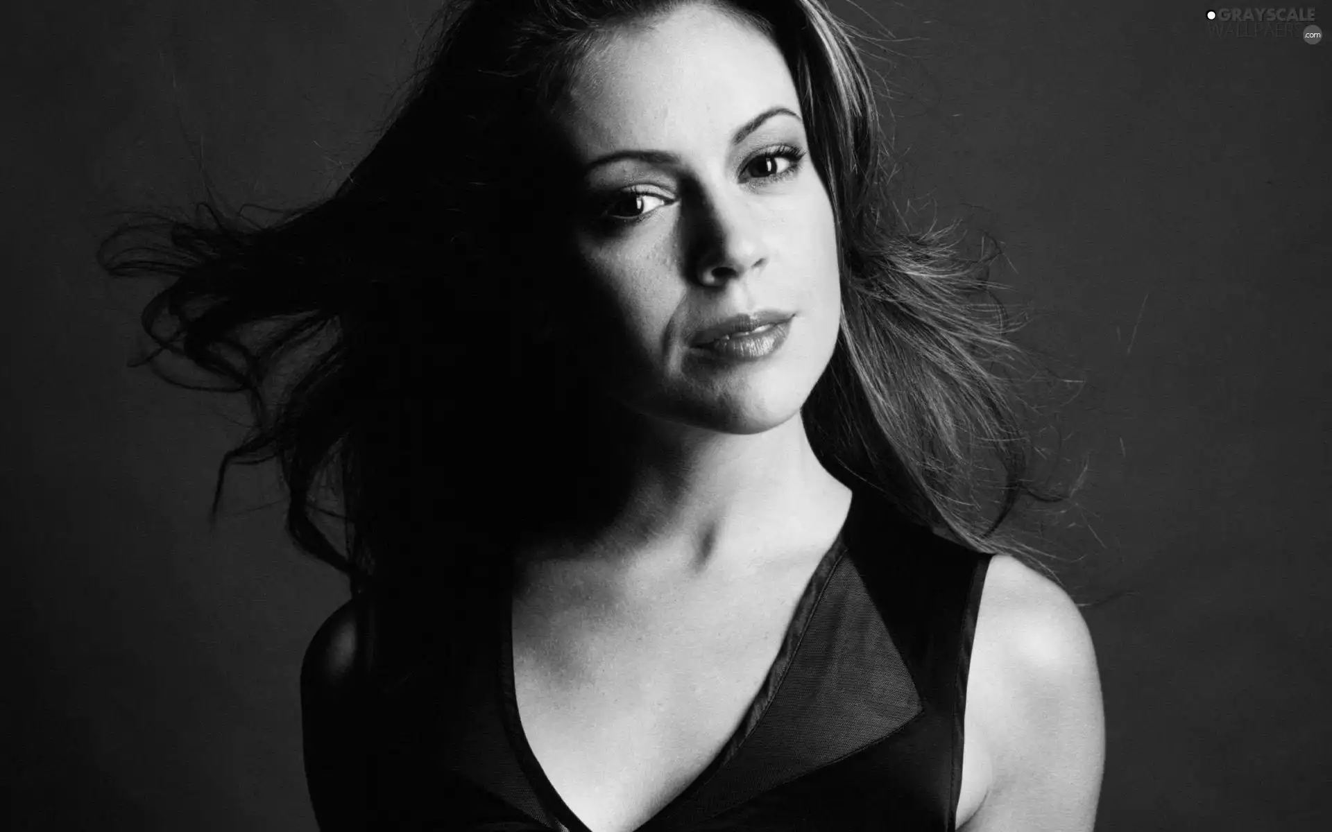 Hair, Alyssa Milano, dispelled
