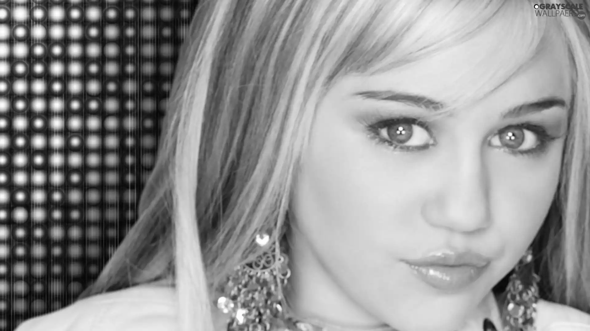 Miley Cyrus, Blonde, ear-ring