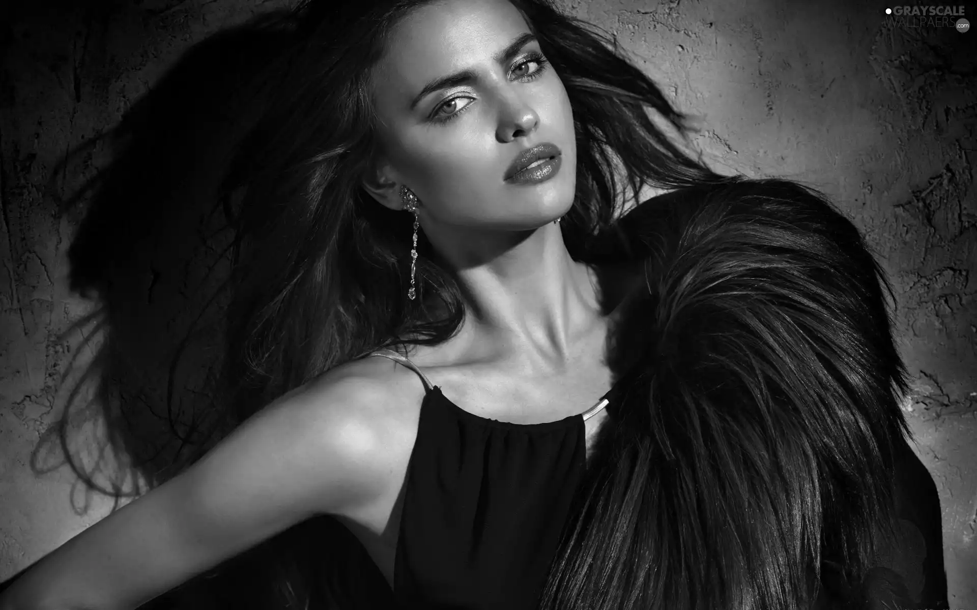Fur, Irina Shayk, ear-ring