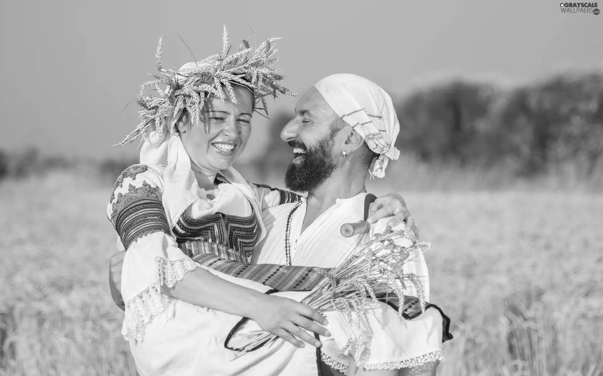 Field, wheat, Folk Outfits, Laugh, harvest, Women, a man, wreath