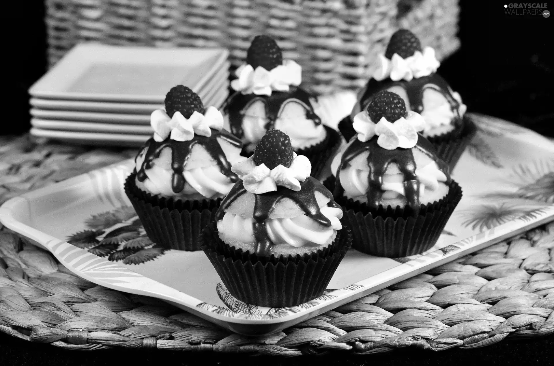 Muffins, Chocolate, glaze, cream